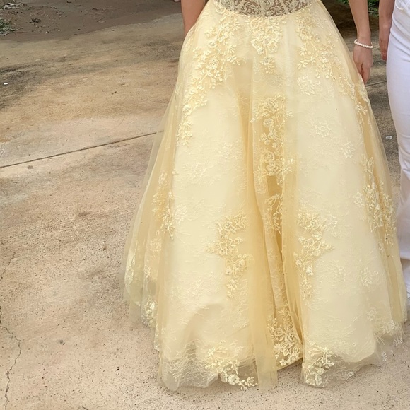 Formal dress - Picture 3 of 4